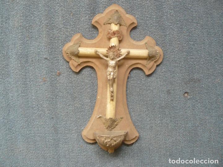Antig&uuml;edades: Benditera de madera y Cristo de plata  Siglo XIX - Foto 1