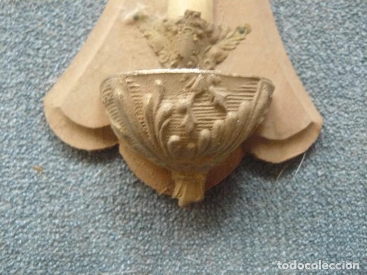 Antig&uuml;edades: Benditera de madera y Cristo de plata  Siglo XIX - Foto 4