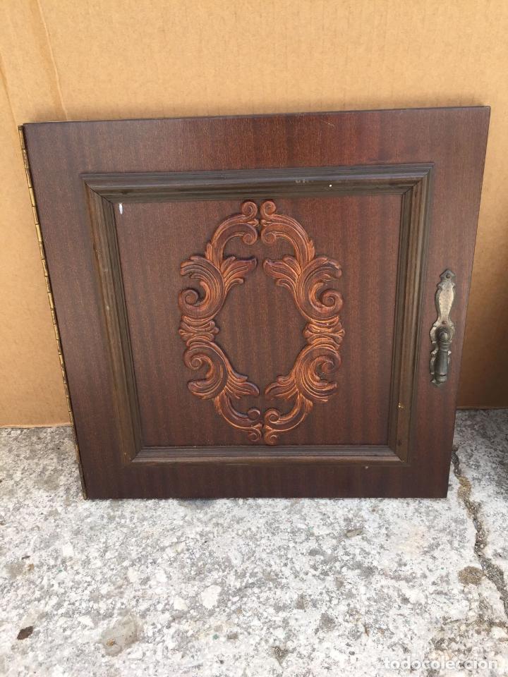 Antig&uuml;edades: PUERTA CON ADORNO - Foto 2