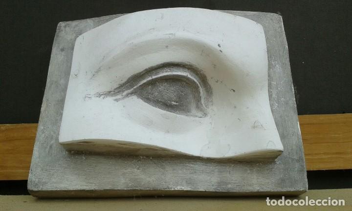 Antig&uuml;edades: Relieve ojo en escayola S.XIX - Foto 1