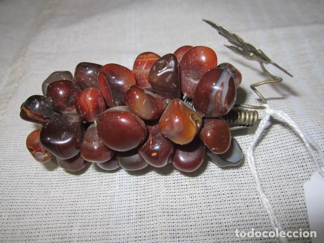 Antig&uuml;edades: Racimo de uvas de piedra, peque&ntilde;o. 8 cms. largo. - Foto 3