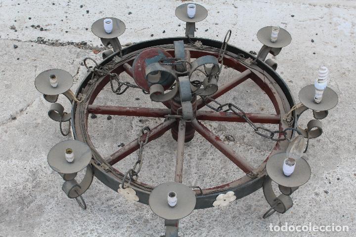 Antig&uuml;edades: lampara rustica con rueda de madera y hierro de forja - Foto 5