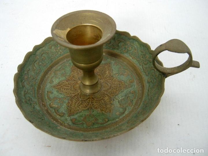Antig&uuml;edades: Antigua palmatoria candelabro champleve con esmalte celadon - Foto 1