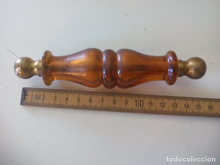 Antig&uuml;edades: ANTIGUA ASA , POMO, TIRADOR O MANETA DE CRISTAL AMBAR Y BRONCE