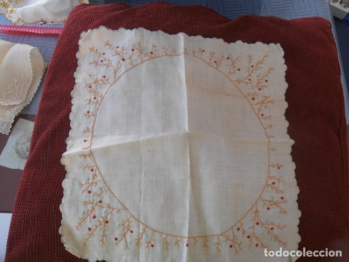 Antig&uuml;edades: 4 servilletas y una funda para peines - Foto 3