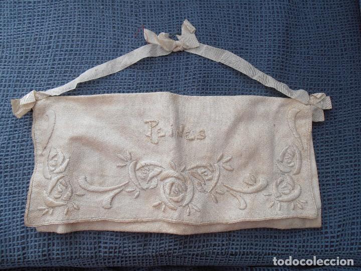 Antig&uuml;edades: 4 servilletas y una funda para peines - Foto 2