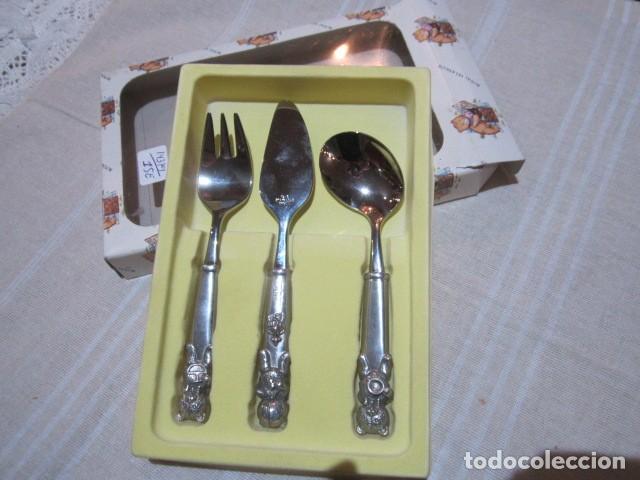 Oggetti Antichi: Juego de cubiertos para beb&eacute;, Royal Belangor. Con ositos. 15 cms. largo paleta.