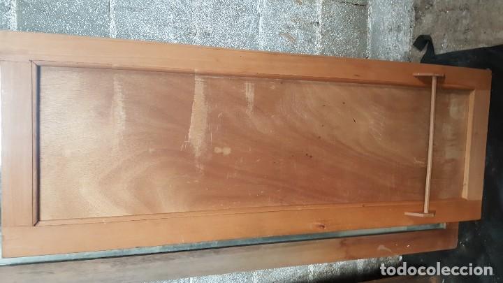 Antig&uuml;edades: Puerta de armario con greca decorativa. - Foto 4