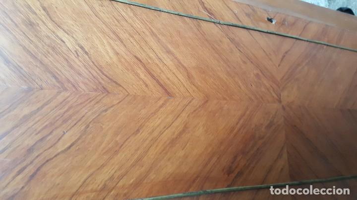 Antig&uuml;edades: Puerta de armario en madera de ra&iacute;z. - Foto 3