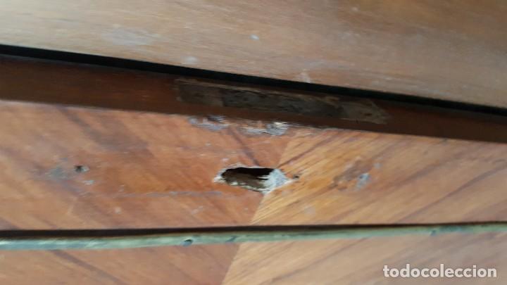 Antig&uuml;edades: Puerta de armario en madera de ra&iacute;z. - Foto 5