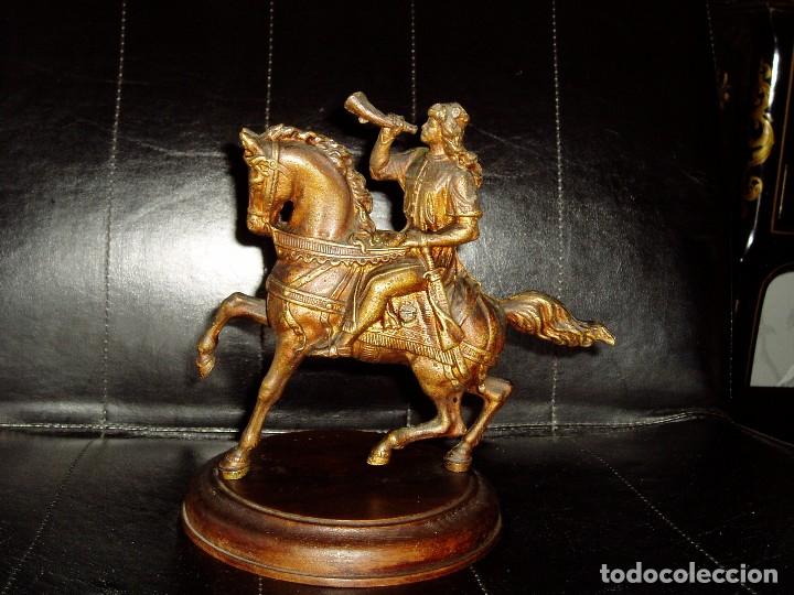 Antig&uuml;edades: Bronce El Mensajero Ppios. S. XX - Foto 1