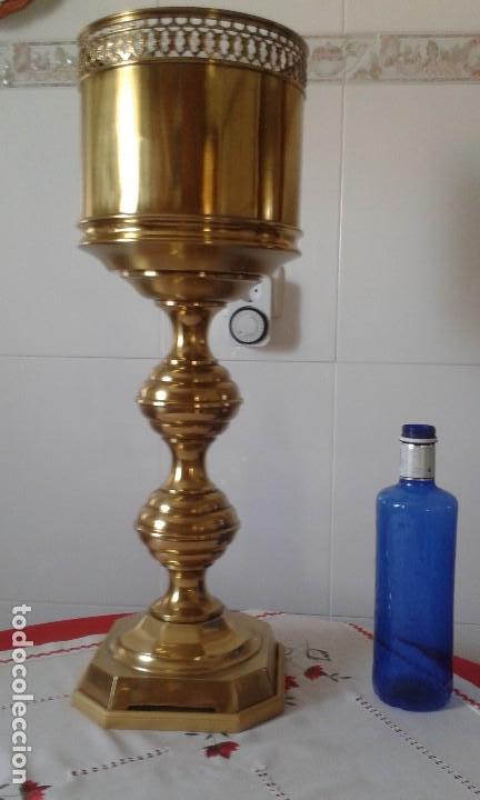 Antig&uuml;edades: Macetero / porta macetas -copa lat&oacute;n - Foto 1