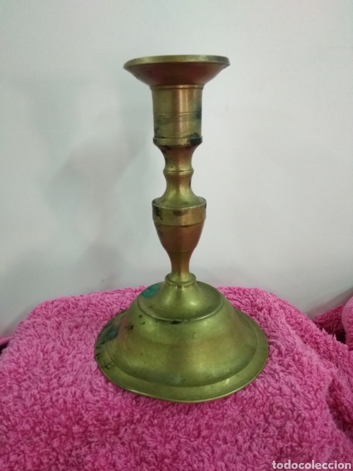 Antig&uuml;edades: Candelabro de bronce. 17 cms - Foto 1