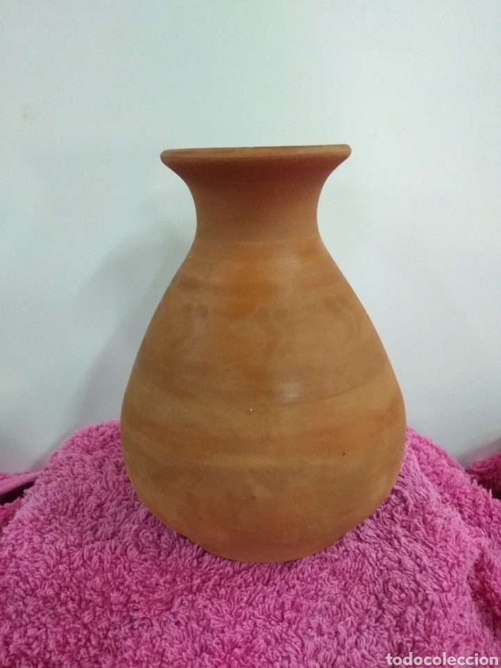 Antig&uuml;edades: Antiguo jarr&oacute;n de barro. 15,5 cms - Foto 1
