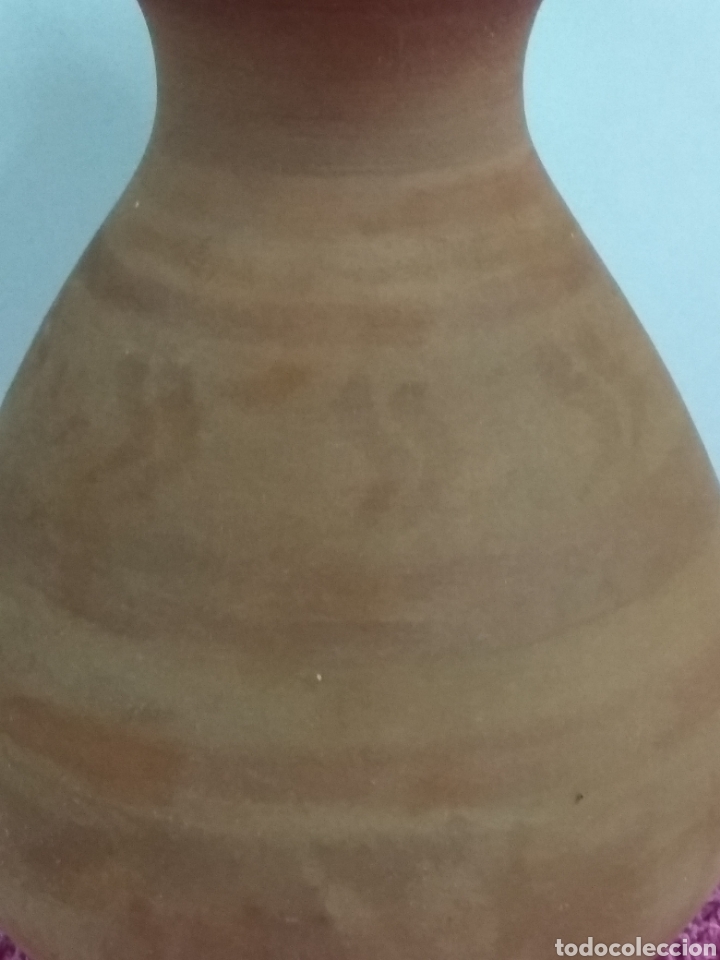 Antig&uuml;edades: Antiguo jarr&oacute;n de barro. 15,5 cms - Foto 2