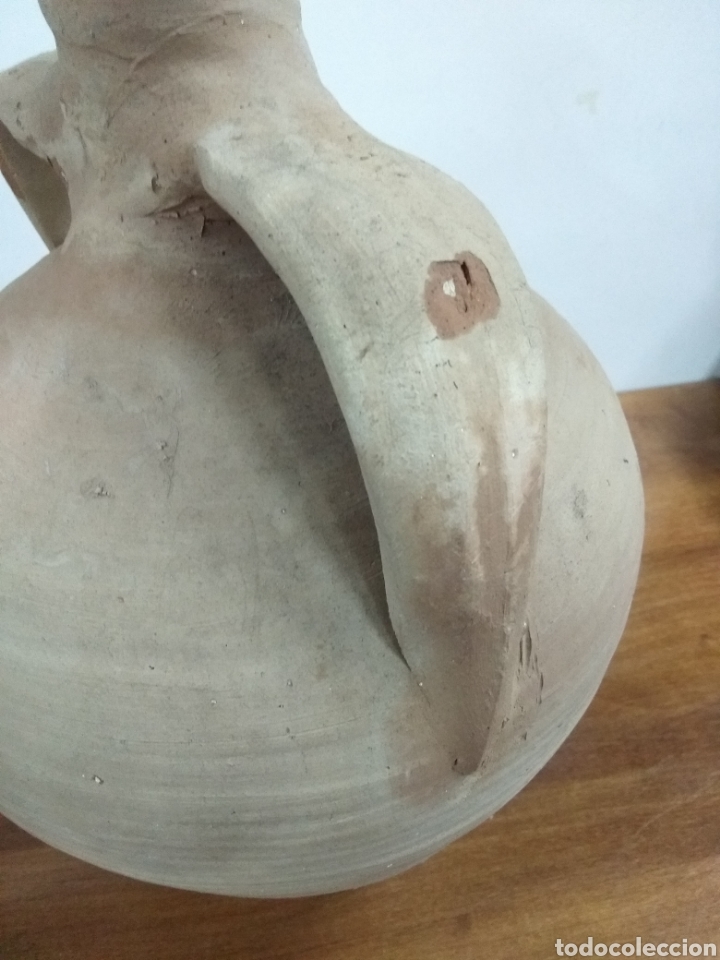 Antig&uuml;edades: R&uacute;stico c&aacute;ntaro de barro. Grande 41 cms. - Foto 2