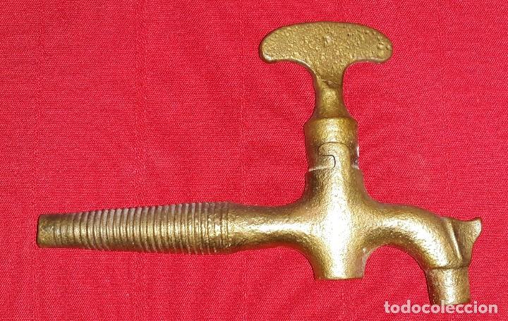 Antig&uuml;edades: GRIFO DE BOTA DE BRONCE SIGLO XIX - Foto 1