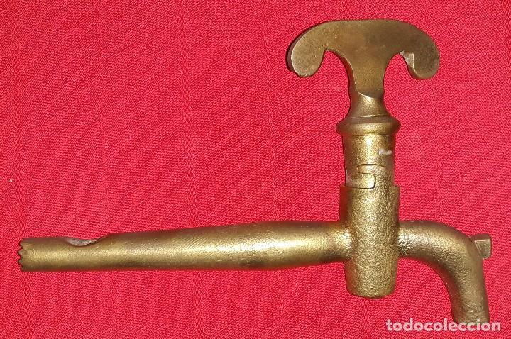 Antig&uuml;edades: GRIFO DE BOTA DE BRONCE SIGLO XIX - Foto 3