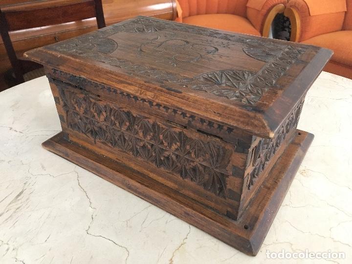 Antig&uuml;edades: Caja antigua de madera - Foto 1