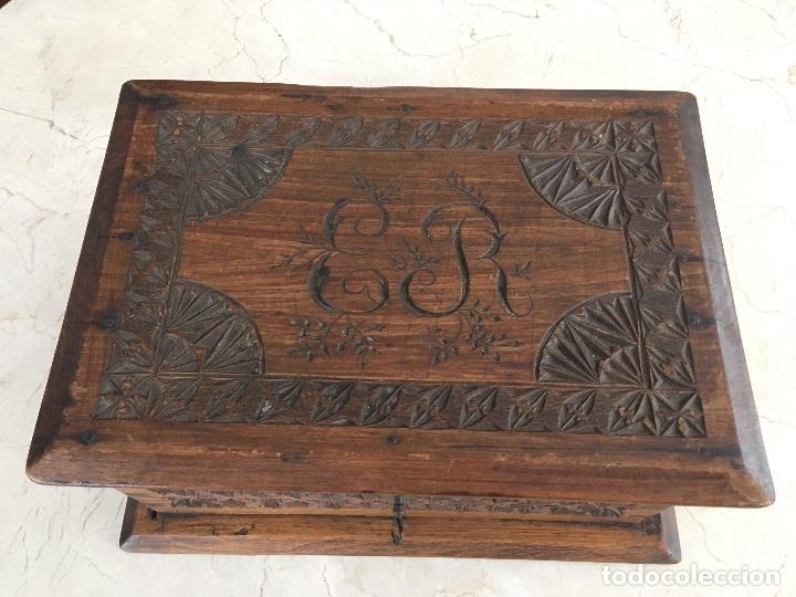Antig&uuml;edades: Caja antigua de madera - Foto 2