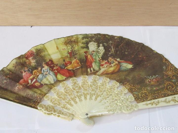 Antig&uuml;edades: ABANICO ANTIGUO PINTADO A MANO - CON DEFECTO - Foto 1