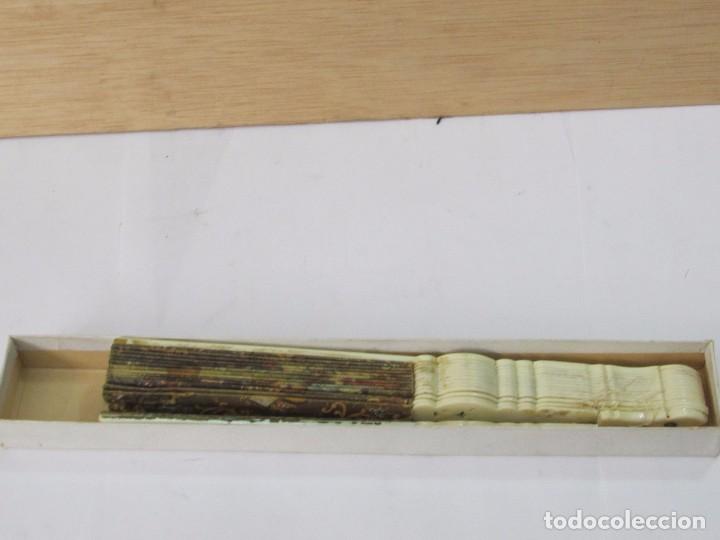 Antig&uuml;edades: ABANICO ANTIGUO PINTADO A MANO - CON DEFECTO - Foto 6