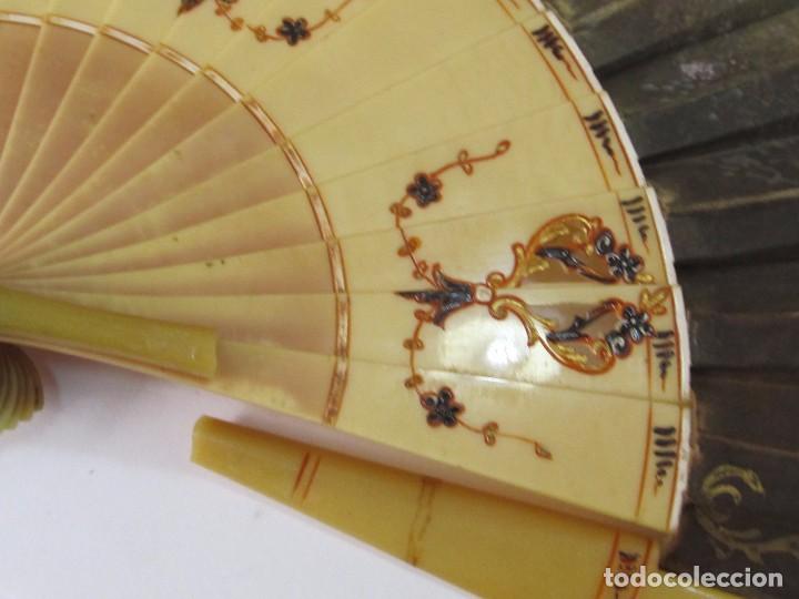 Antig&uuml;edades: ABANICO ANTIGUO PINTADO A MANO - CON DEFECTO - Foto 5