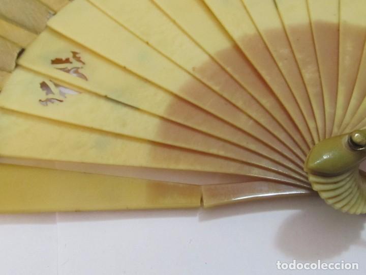 Antig&uuml;edades: ABANICO ANTIGUO PINTADO A MANO - CON DEFECTO - Foto 8