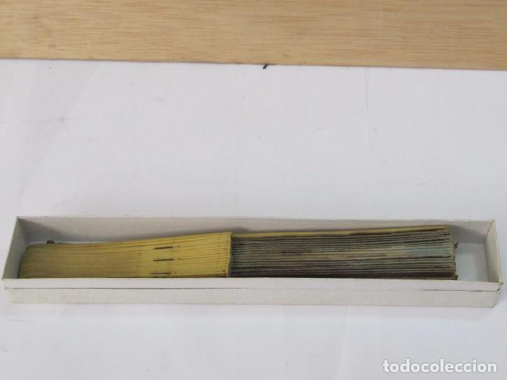 Antig&uuml;edades: ABANICO ANTIGUO PINTADO A MANO - CON DEFECTO - Foto 9