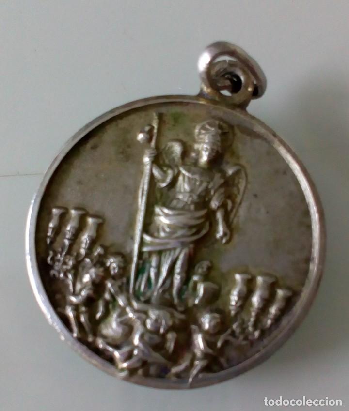 Antig&uuml;edades: Medalla de San Rafael en plata - Foto 1