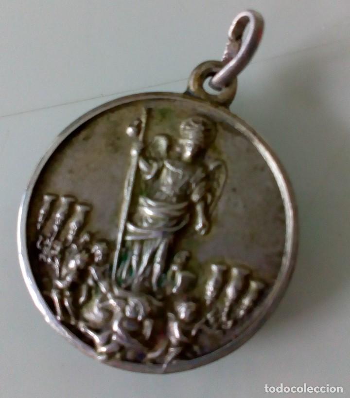 Antig&uuml;edades: Medalla de San Rafael en plata - Foto 2