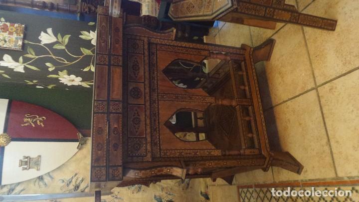 Antig&uuml;edades: mesa y dos sillas juego ajedrez - Foto 2