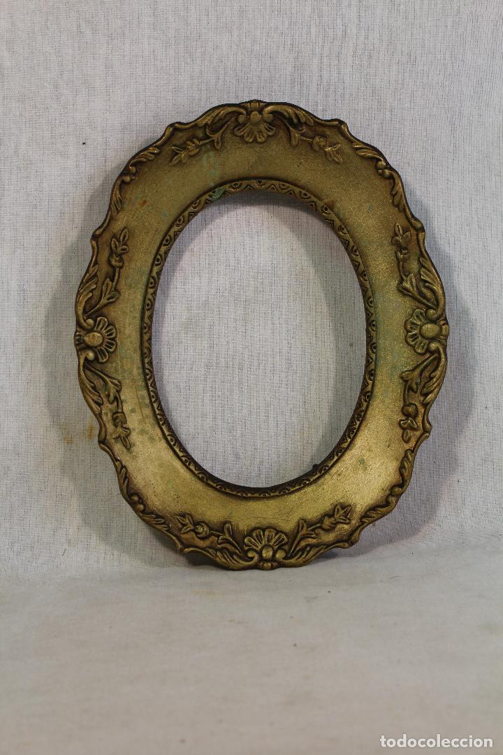 Antig&uuml;edades: marco oval de resina dorada - Foto 1