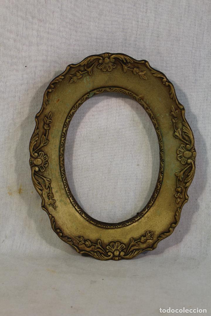 Antig&uuml;edades: marco oval de resina dorada - Foto 2