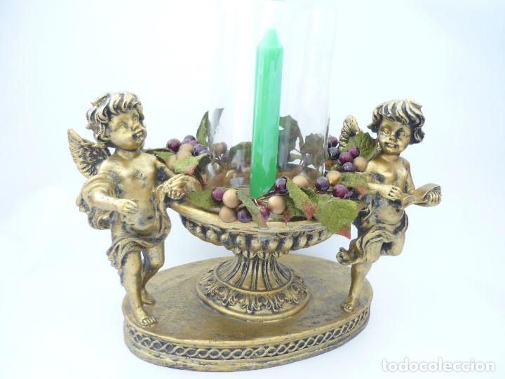 Antiquit&eacute;s: CANDELABRO DE UNA VELA DECORADO CON DOS ANGELITOS. 28X26X17.VER FOTOS.