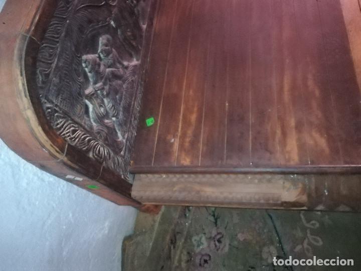 Antig&uuml;edades: CAMA INDIA DE MADERA TALLADA, FORMAS EROTICAS - Foto 2