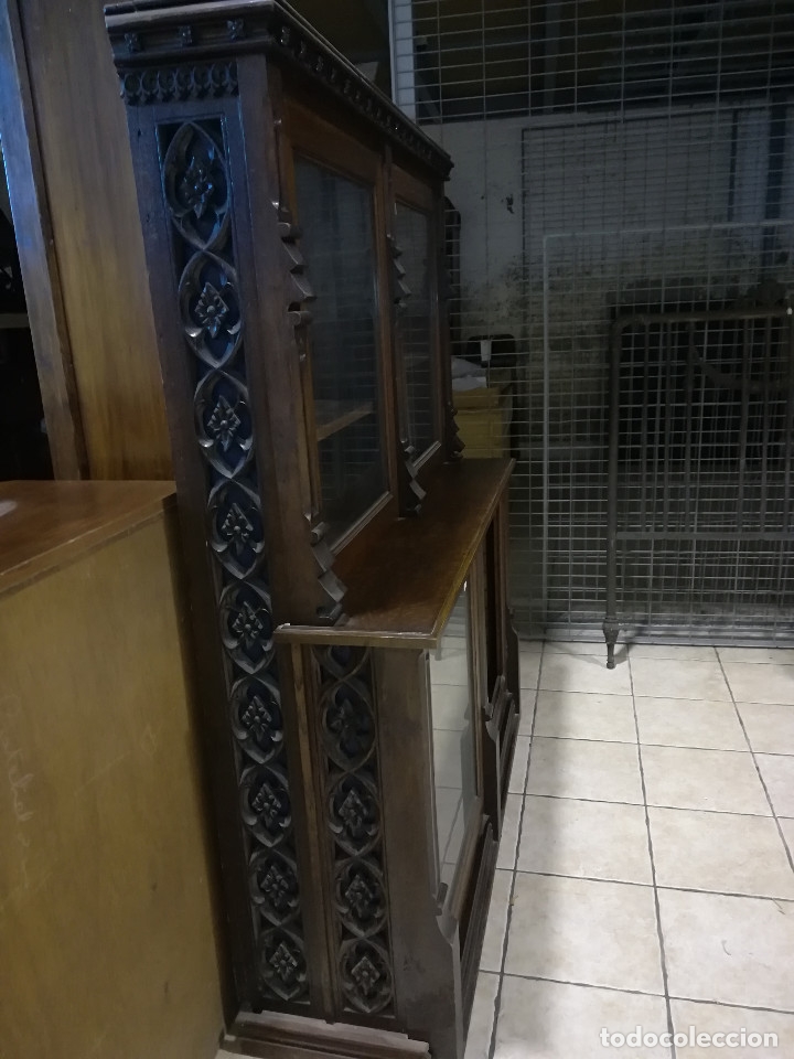 Antig&uuml;edades: LIBRERO DE ROBLE EN ESTILO GOTICO TALLADO - Foto 9