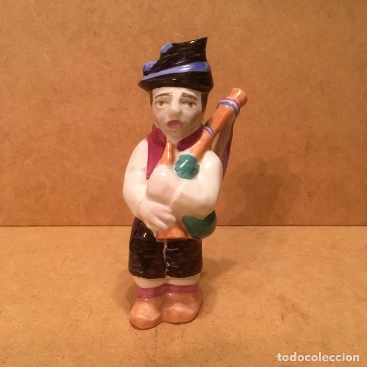 Antig&uuml;edades: Gaitero de porcelana del Castro - Foto 5