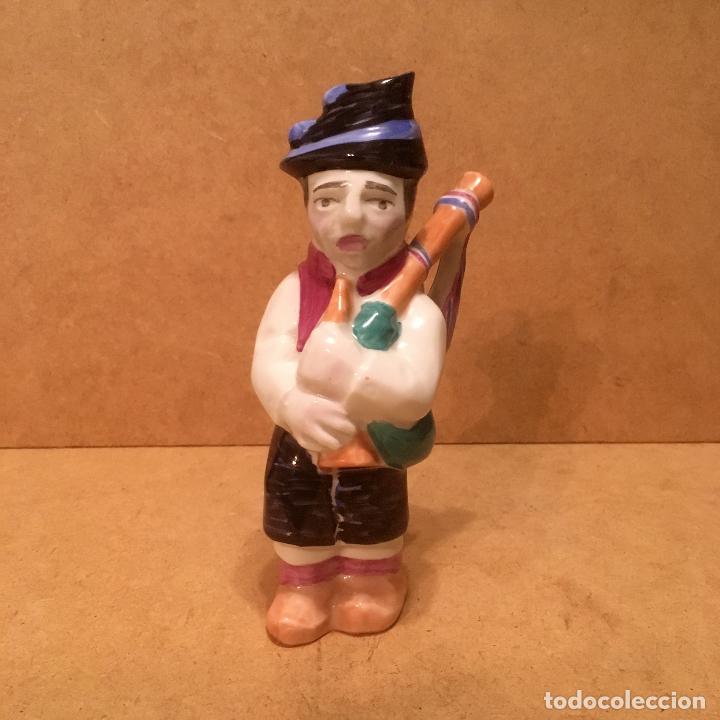 Antig&uuml;edades: Gaitero de porcelana del Castro - Foto 6