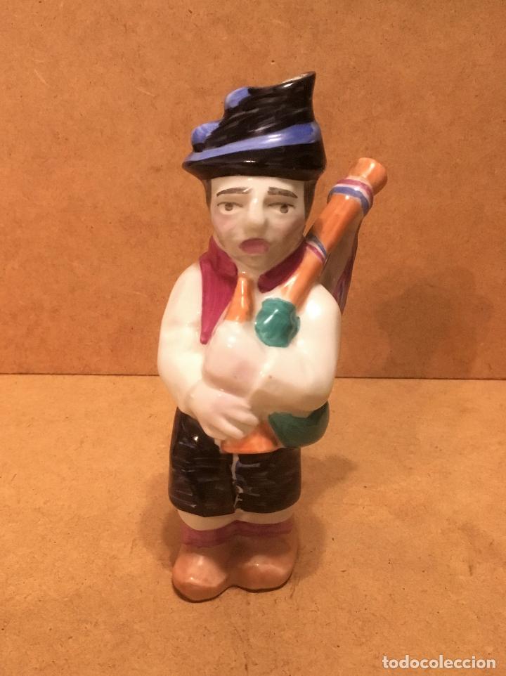 Antig&uuml;edades: Gaitero de porcelana del Castro - Foto 11