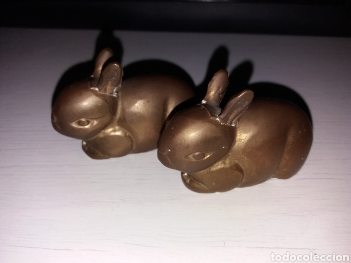Antig&uuml;edades: Dos antiguas figuras de conejos en bronce - Foto 1