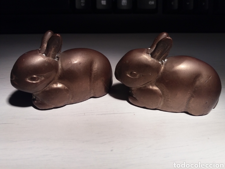 Antig&uuml;edades: Dos antiguas figuras de conejos en bronce - Foto 2