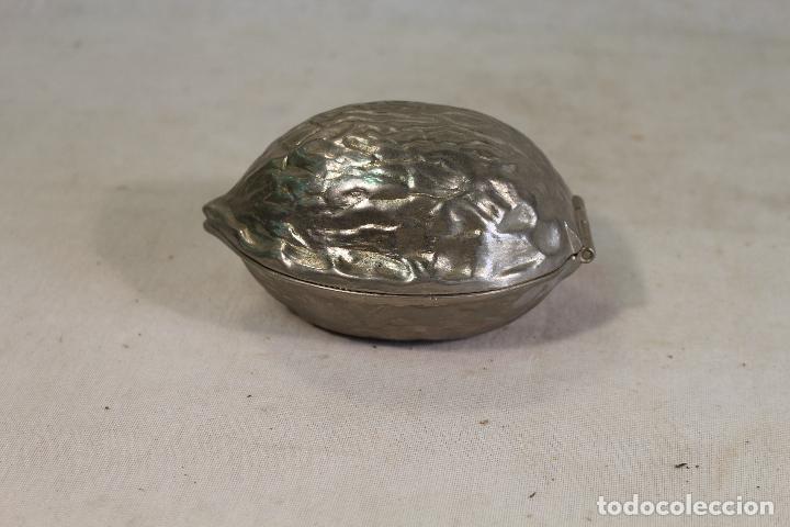 Antig&uuml;edades: cascanueces en metal - Foto 1