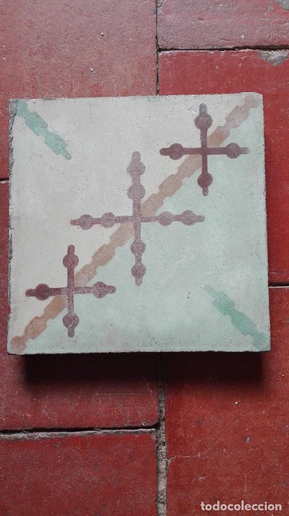 Antig&uuml;edades: Azulejo hidr&aacute;ulico. - Foto 1