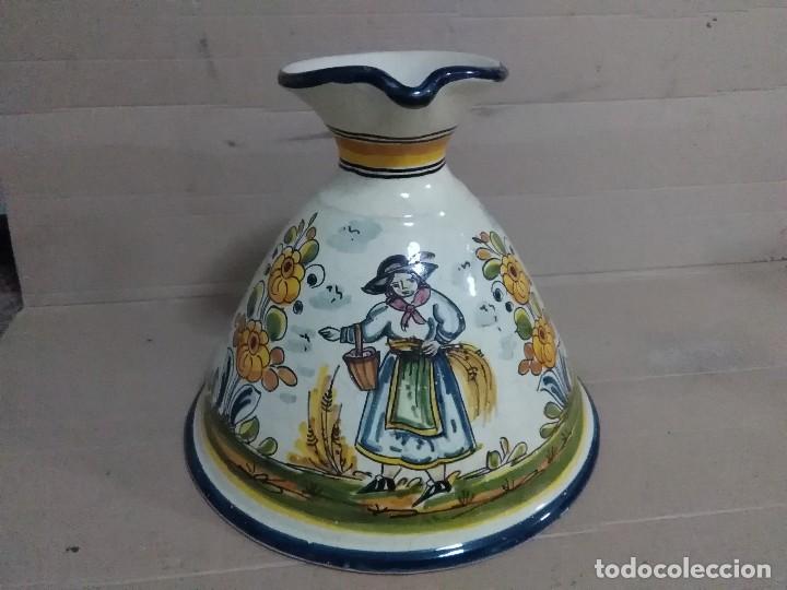Antig&uuml;edades: Jarra de talavera 23 x23 ctms - Foto 1