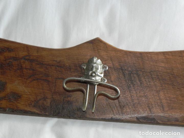 Antig&uuml;edades: ** ANTIGUO PERCHERO DE MADERA DE ROBLE Y PERCHAS CON CARAS ** - Foto 2