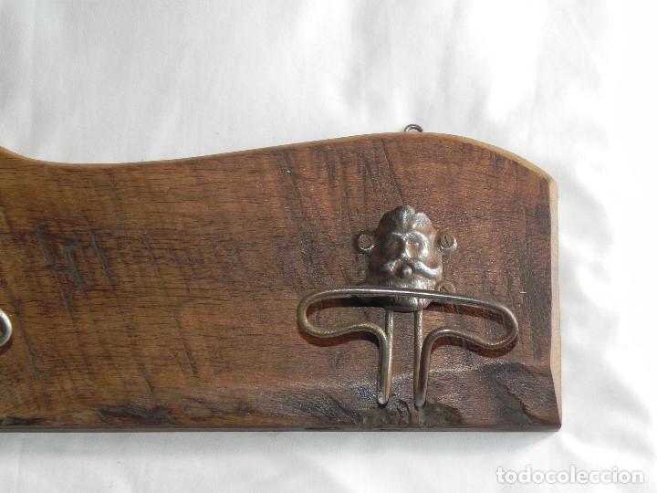 Antig&uuml;edades: ** ANTIGUO PERCHERO DE MADERA DE ROBLE Y PERCHAS CON CARAS ** - Foto 3