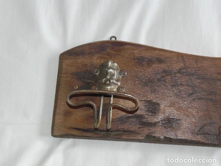 Antig&uuml;edades: ** ANTIGUO PERCHERO DE MADERA DE ROBLE Y PERCHAS CON CARAS ** - Foto 4