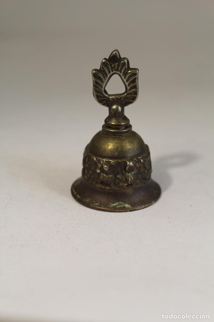 Antig&uuml;edades: campanilla peque&ntilde;a de bronce - Foto 1