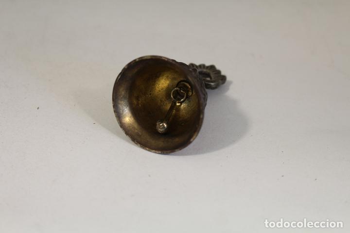 Antig&uuml;edades: campanilla peque&ntilde;a de bronce - Foto 2